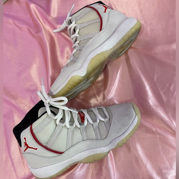 Jordan 11 platinum tint - Picture 5 of 6
